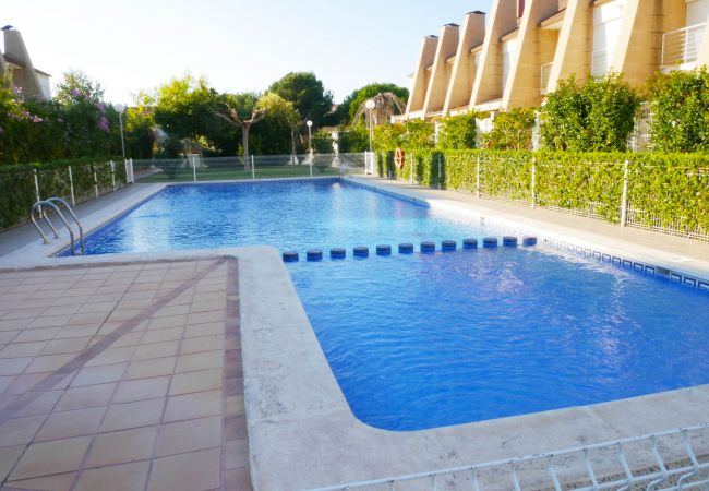 Bungalow en Sagunto - Adosado con piscina y jardín en Corinto playa Bungalow en Sagunto - Adosado con piscina y jardín en Corinto playa