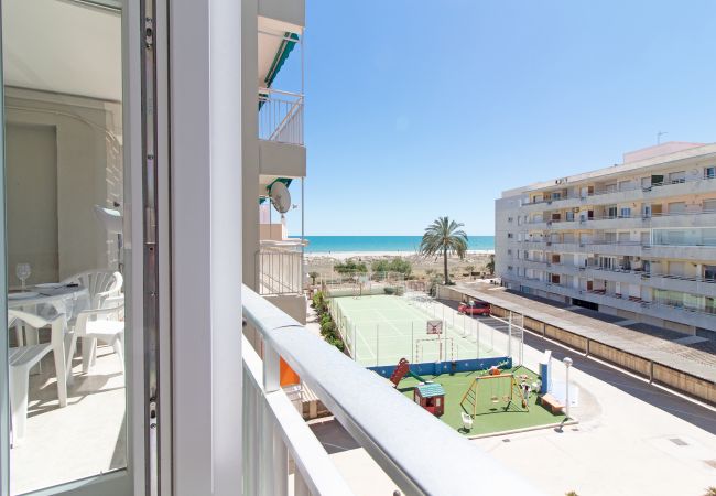 Apartamento en Canet d´en berenguer - Global Properties: Apartamento en primera línea de playa, Canet de Berenguer Apartamento en Canet d´en berenguer - Global Properties: Apartamento en primera línea de playa, Canet de Berenguer
