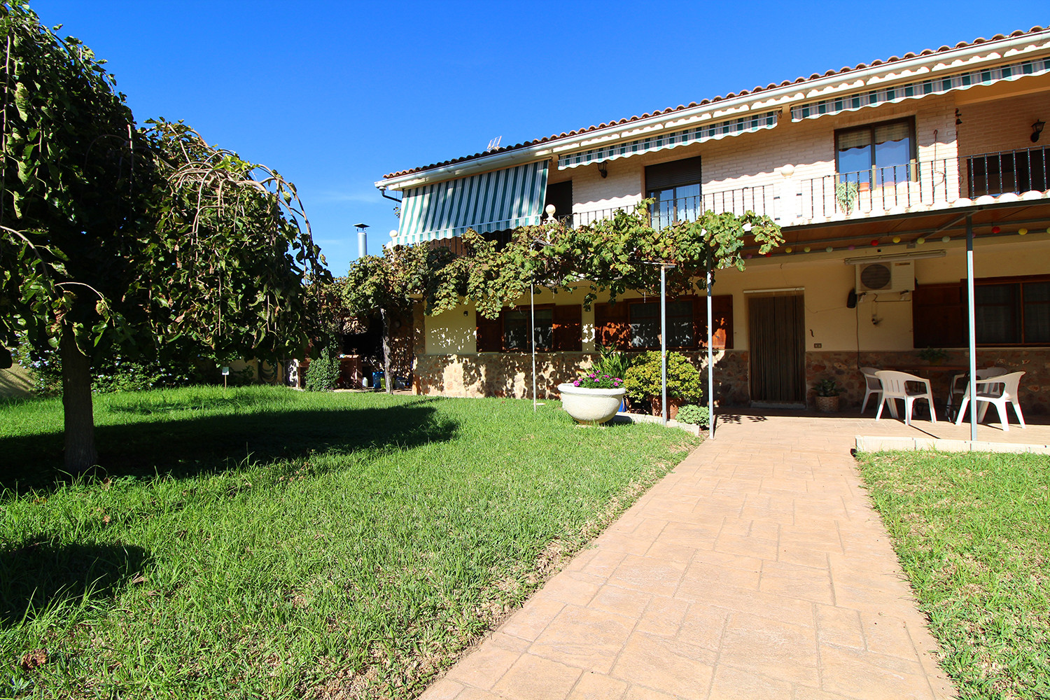 Apartamento con gran jardín y barbacoa en la playa de Almardá