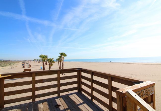 Apartamento en Canet d´en berenguer - Global Properties: Apartamento con terraza y piscina en primera línea de playa Apartamento en Canet d´en berenguer - Global Properties: Apartamento con terraza y piscina en primera línea de playa
