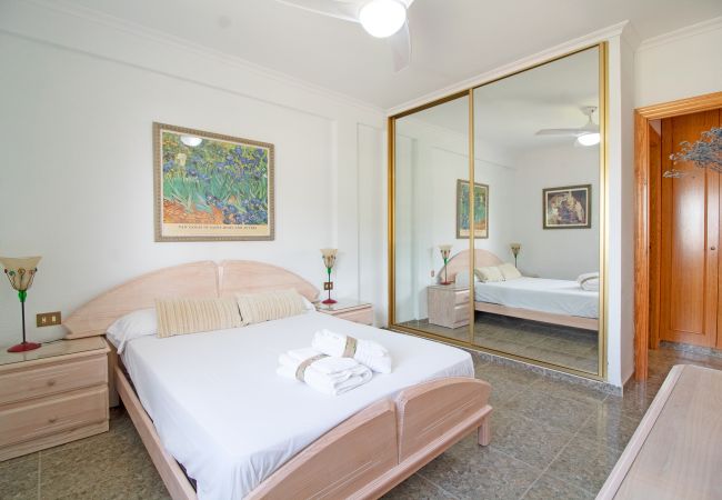 Apartamento en Canet d´en berenguer - Global Properties: Apartamento con terraza y piscina en primera línea de playa Apartamento en Canet d´en berenguer - Global Properties: Apartamento con terraza y piscina en primera línea de playa