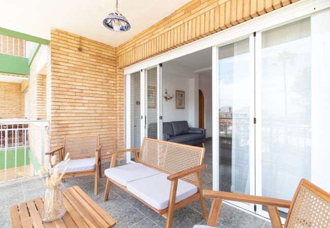 Apartamento en Canet d´en berenguer - Global Properties: Apartamento con terraza y piscina en primera línea de playa Apartamento en Canet d´en berenguer - Global Properties: Apartamento con terraza y piscina en primera línea de playa