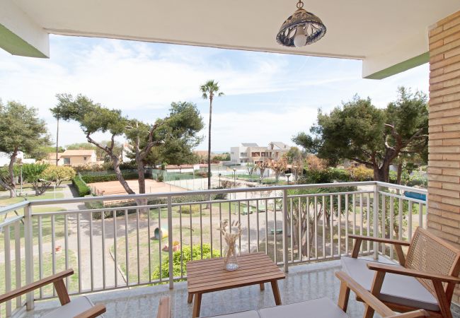 Apartamento en Canet d´en berenguer - Global Properties: Apartamento con terraza y piscina en primera línea de playa Apartamento en Canet d´en berenguer - Global Properties: Apartamento con terraza y piscina en primera línea de playa