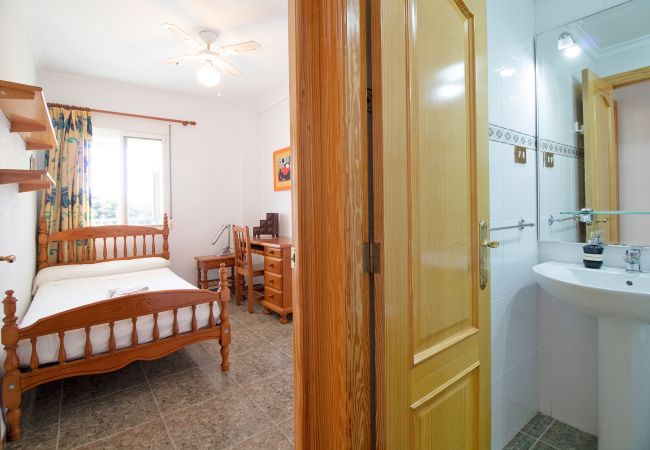 Apartamento en Canet d´en berenguer - Global Properties: Apartamento con terraza y piscina en primera línea de playa Apartamento en Canet d´en berenguer - Global Properties: Apartamento con terraza y piscina en primera línea de playa