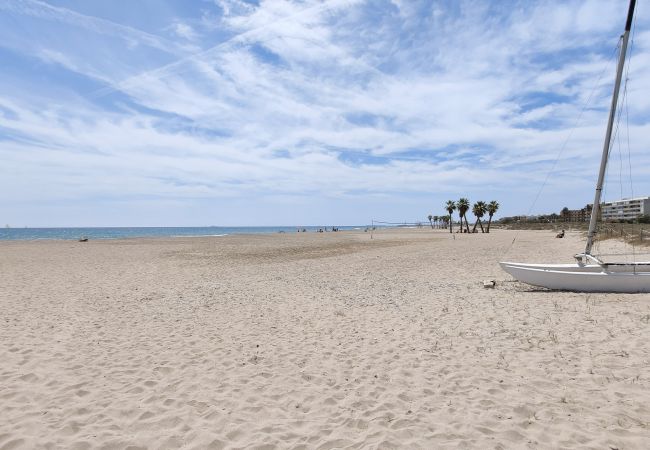 Apartamento en Canet d´en berenguer - Global Properties: Apartamento con terraza y piscina en primera línea de playa Apartamento en Canet d´en berenguer - Global Properties: Apartamento con terraza y piscina en primera línea de playa