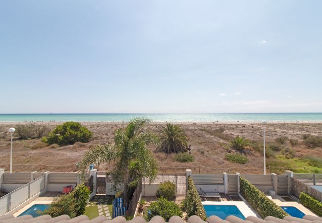 Bungalow en Sagunto - Global Properties: Adosado en primera línea de playa con vistas al mar Bungalow en Sagunto - Global Properties: Adosado en primera línea de playa con vistas al mar