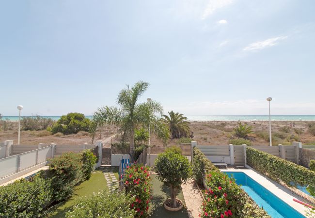 Bungalow en Sagunto - Global Properties: Adosado en primera línea de playa con vistas al mar Bungalow en Sagunto - Global Properties: Adosado en primera línea de playa con vistas al mar