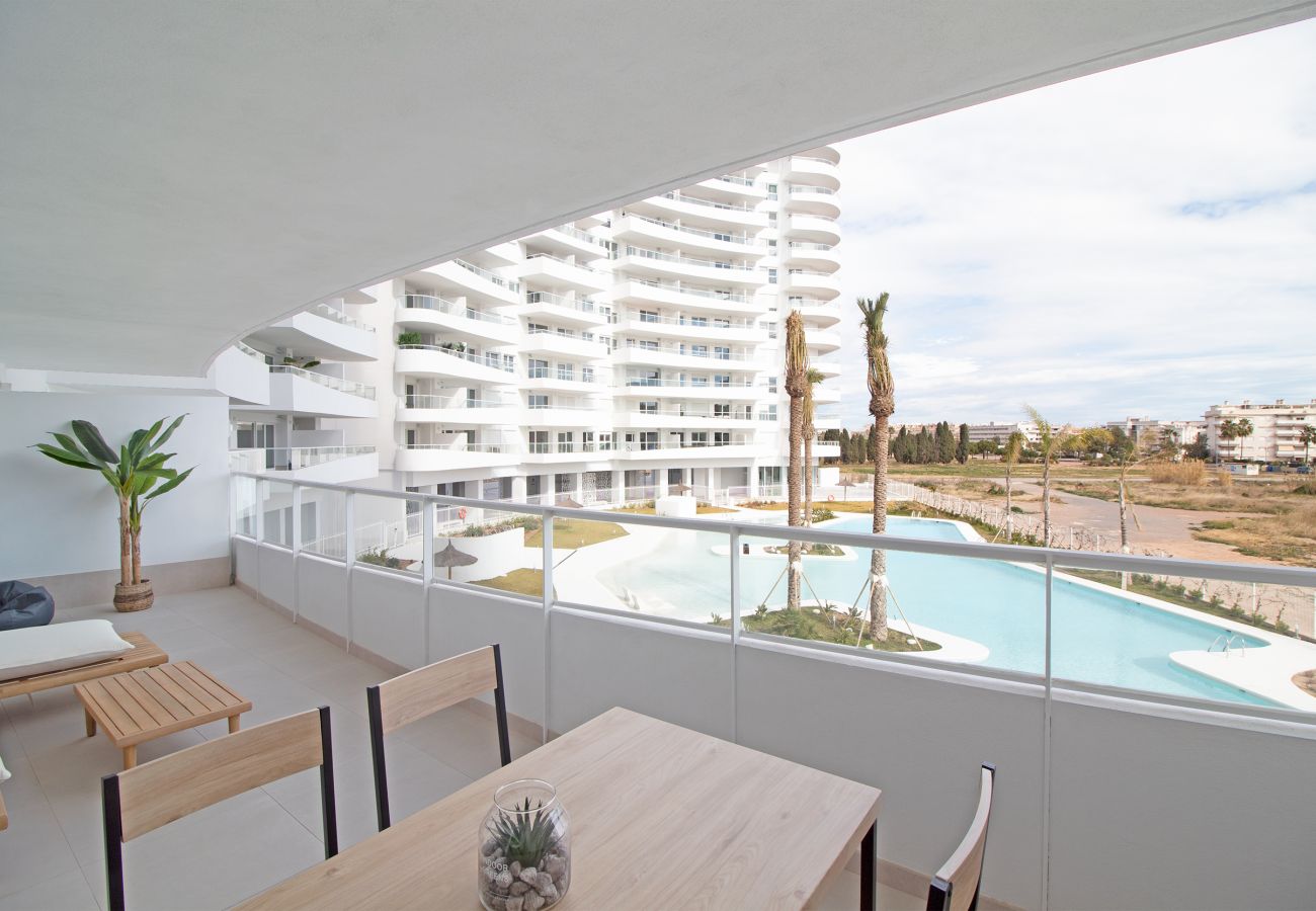Apartamento en Canet d´en berenguer -  Global Properties: Apartamento con terraza y vistas a la piscina en Gran Canet