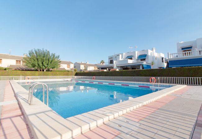 Casa adosada en Canet d´en berenguer - Global Properties: Adosado con piscina en la playa de Canet Casa adosada en Canet d´en berenguer - Global Properties: Adosado con piscina en la playa de Canet