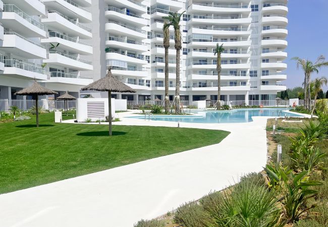 Apartamento en Canet d´en berenguer - Global Properties: Apartamento con terraza y vistas al mar y a la montaña