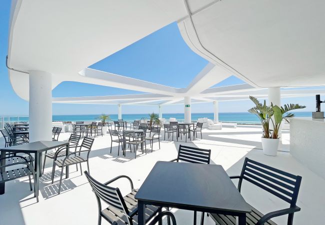 Apartamento en Canet d´en berenguer - Global Properties: Moderno apartamento de dos terrazas con vistas al mar y a la montaña. Apartamento en Canet d´en berenguer - Global Properties: Moderno apartamento de dos terrazas con vistas al mar y a la montaña.