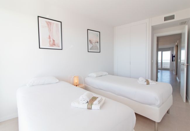 Apartamento en Canet d´en berenguer - Global Properties: Moderno apartamento de dos terrazas con vistas al mar y a la montaña. Apartamento en Canet d´en berenguer - Global Properties: Moderno apartamento de dos terrazas con vistas al mar y a la montaña.