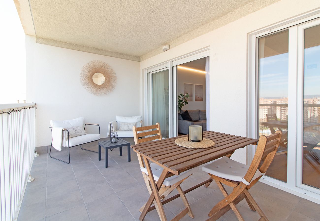 Apartamento en Canet d´en berenguer - Global Properties: Moderno apartamento con piscina y terraza en la playa de  Canet