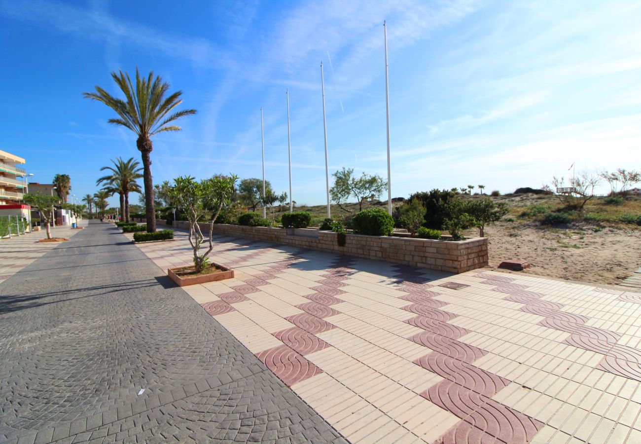 Apartamento en Canet d´en berenguer - Global Properties: Apartamento con piscina y terraza en la playa de Canet Apartamento en Canet d´en berenguer - Global Properties: Apartamento con piscina y terraza en la playa de Canet