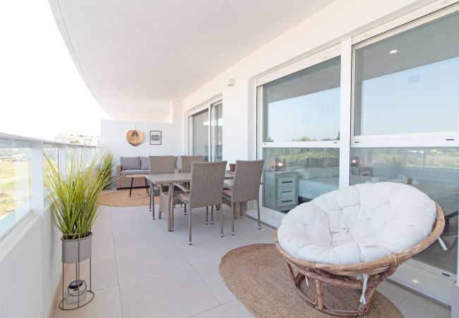 Apartamento en Canet d´en berenguer - Global Properties: Apartamento con terraza y piscina en la playa de  Canet