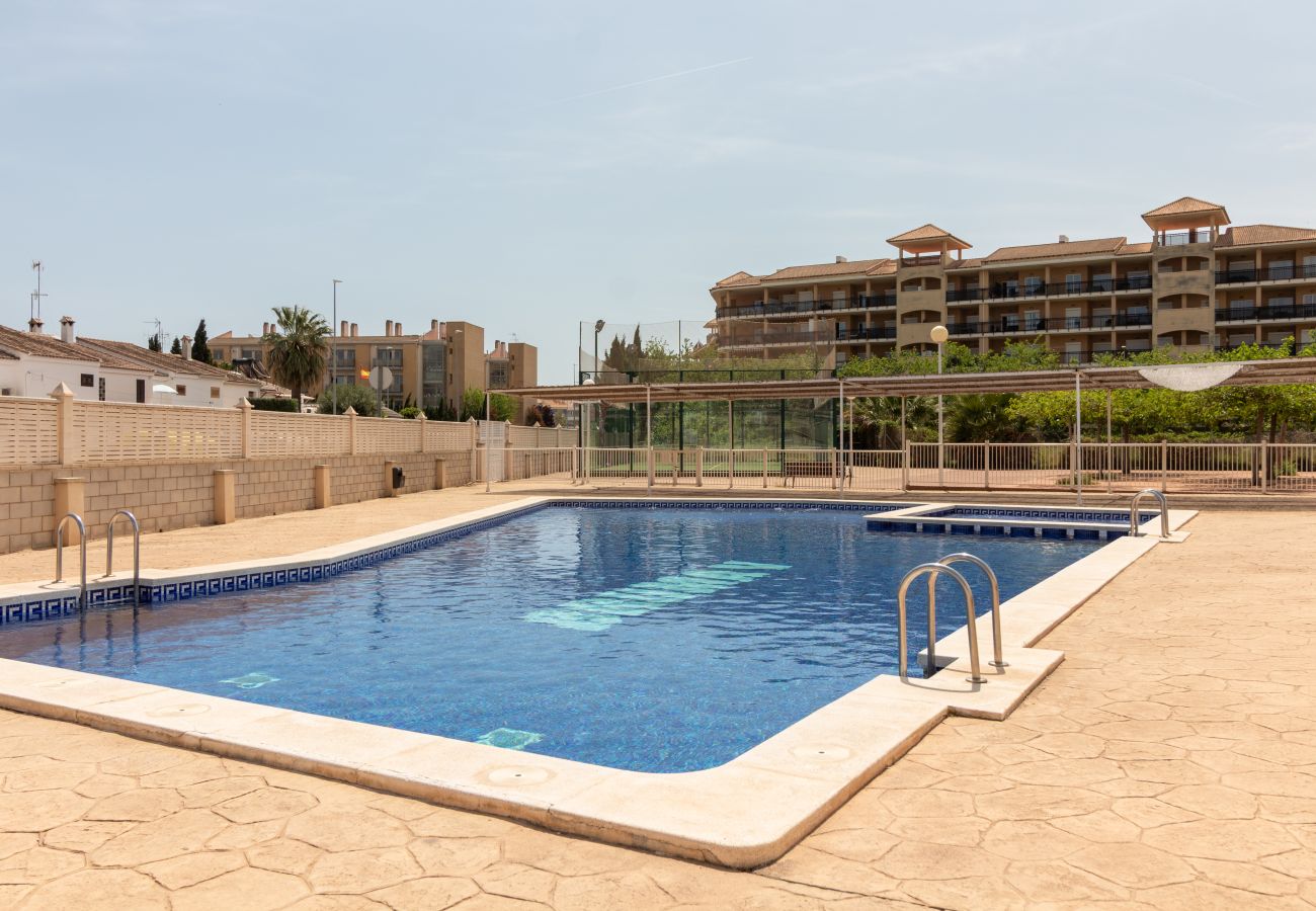 Apartamento en Canet d´en berenguer - Global Vacacional: Piso con piscina en canet d'en Berenguer.