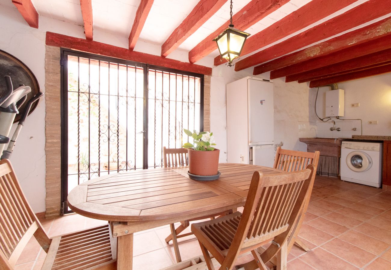 House in Quart de les Valls - Global Properties: beautiful country house in Quart de les Valls