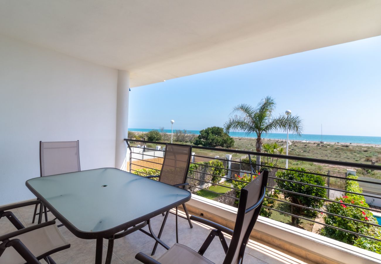 Bungalow in Sagunto - Global Vacacional: Front line beach townhouse with sea views