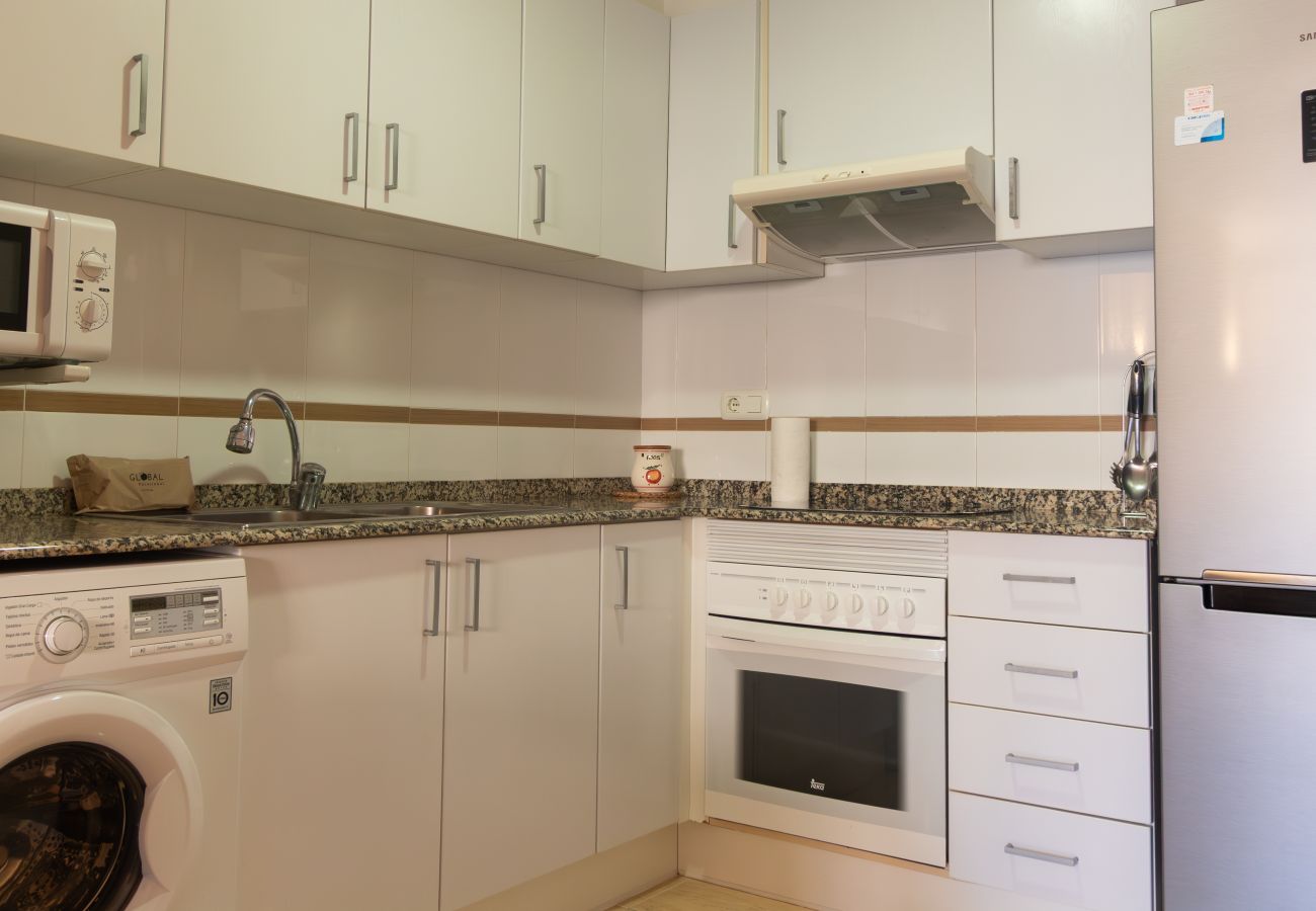 Apartment in Canet d´en berenguer - Global Properties: Practical apartment with terrace and swimming pool in Canet beach