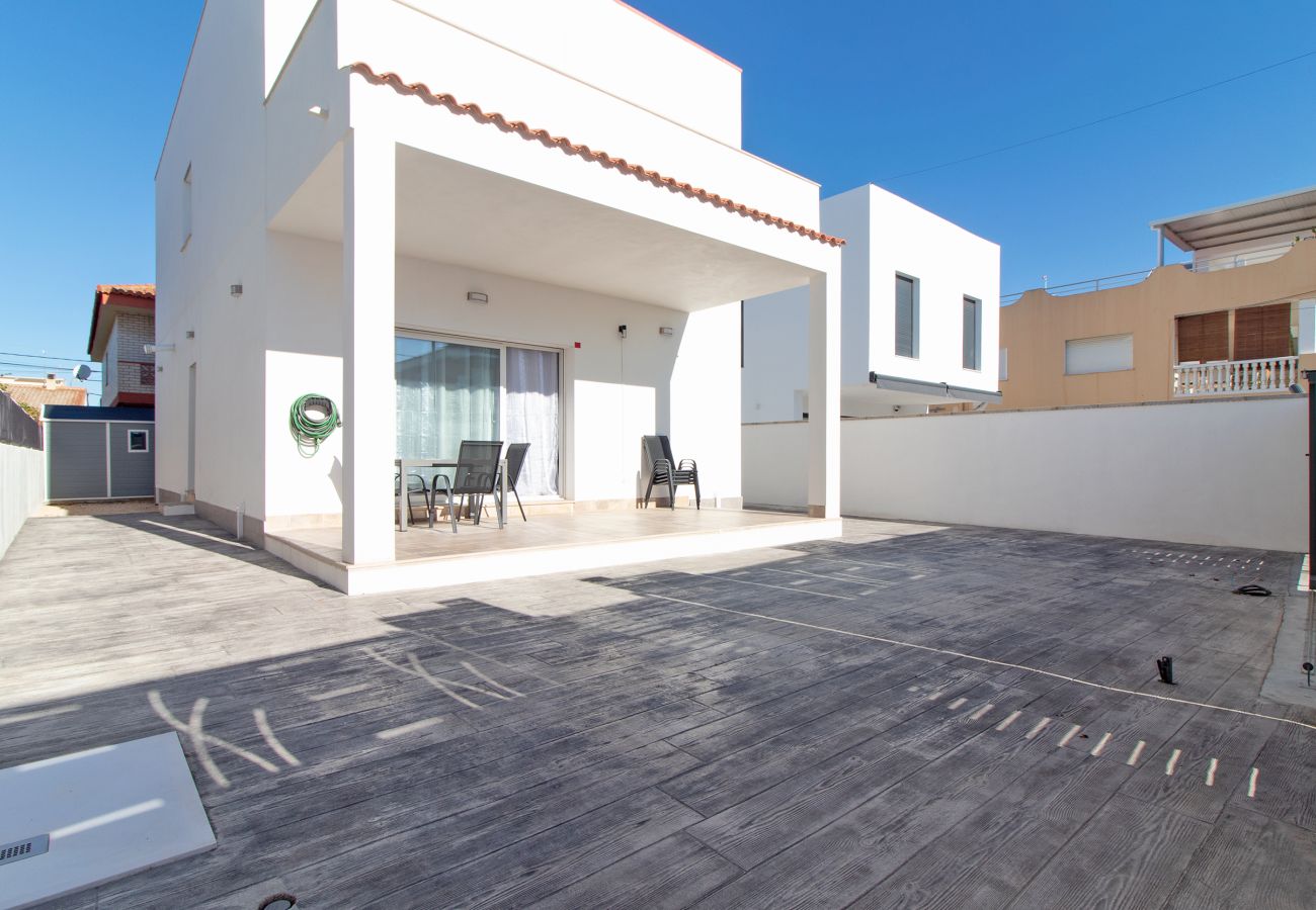 House in Almenara - Global Properties: Modern villa on the beach of Almenara