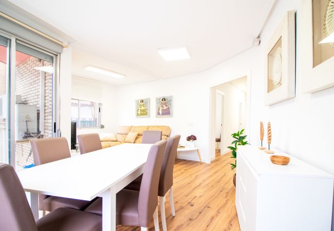  in Puerto de Sagunto - Global Properties: Centrally located 4-bedroom property