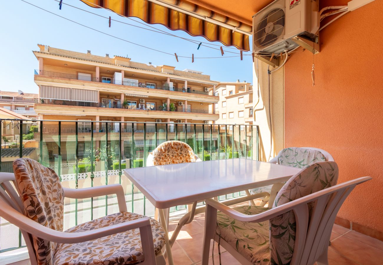 Apartment in Canet d´en berenguer - Global Vacacional: Family-friendly apartment with a pool and an excellent location in Canet d’en Berenguer